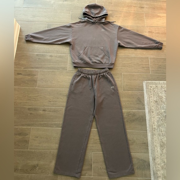 Alo Accolade sweat set - Picture 2 of 9